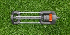 Gardena Aqua M 250 M² Oscillating Garden Sprinkler - 18702 -Silverlines Store lawn sprinklers gardena aqua m 250 m oscillating garden sprinkler 18702 35441487839398