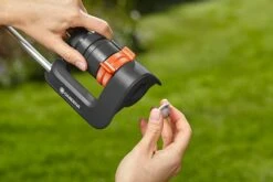 Gardena Aqua M 250 M² Oscillating Garden Sprinkler - 18702 -Silverlines Store lawn sprinklers gardena aqua m 250 m oscillating garden sprinkler 18702 35441487872166