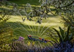 Hozelock AquaSave Rectangular Sprinkler Pro 350M² L -Silverlines Store lawn sprinklers hozelock aquasave rectangular sprinkler pro 350m l 36173740572838